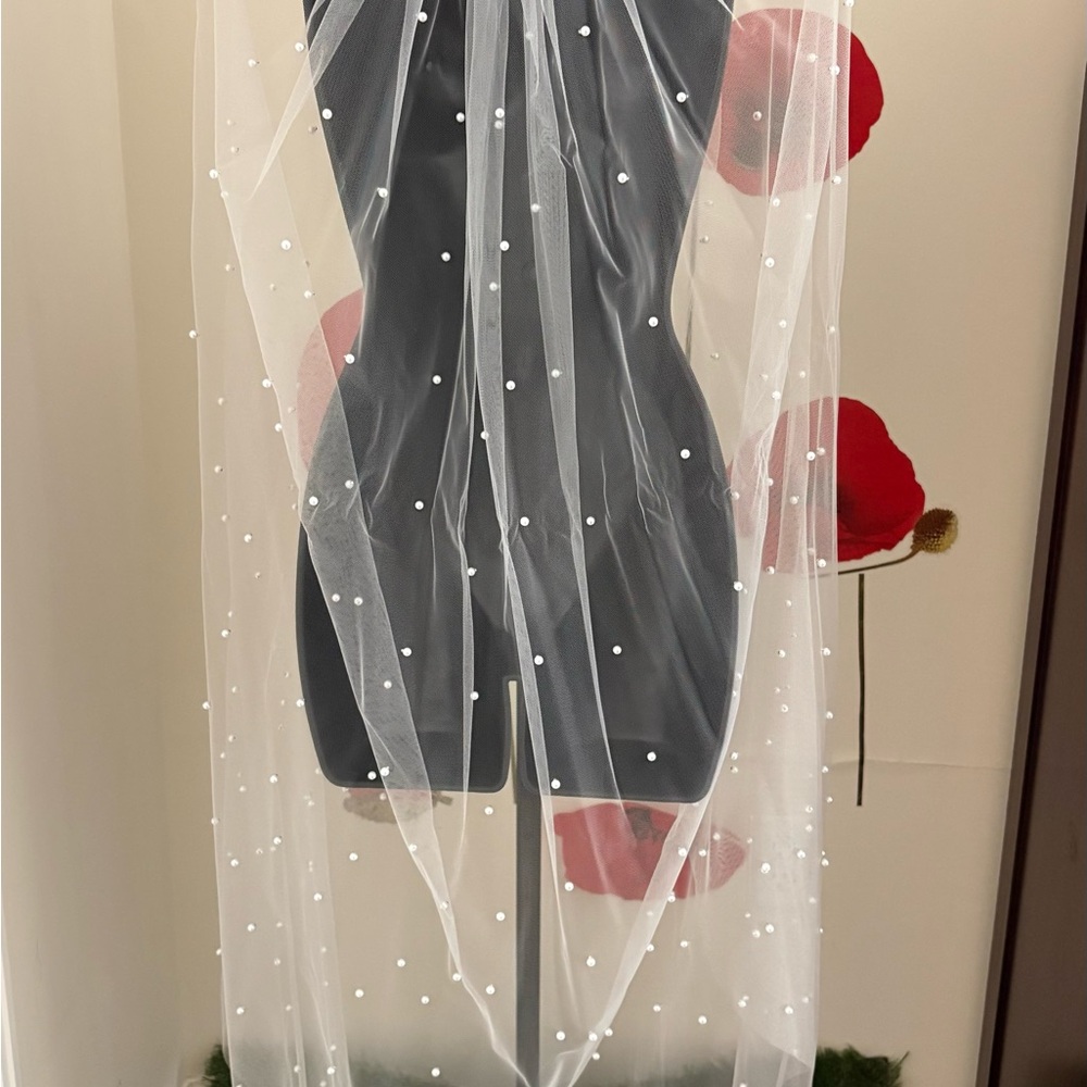 Pearl-Embellished Sheer Wedding Veil - Picture 2 of 3